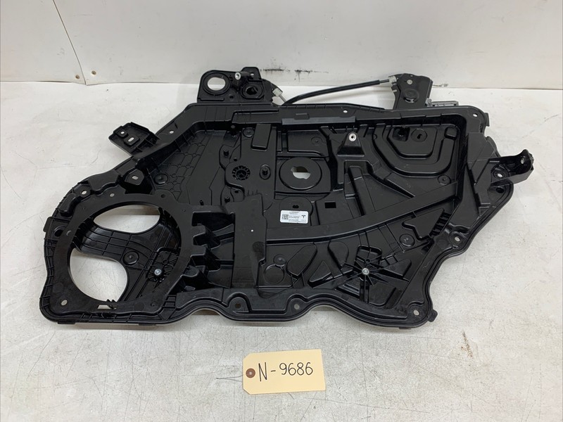 TESLA MODEL Y RIGHT FRONT DOOR WINDOW REGULATOR /W MOTOR 1495509-00-G 9686 S1