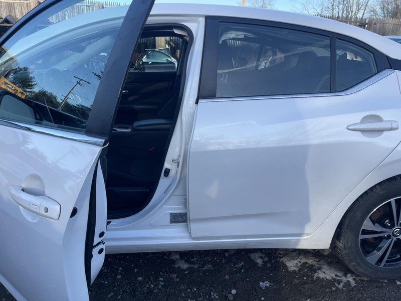 2020-2024 NISSAN SENTRA LEFT ROCKER W/POST WHITE PC:QAC 2.0L AT FWD 49K SV 65070