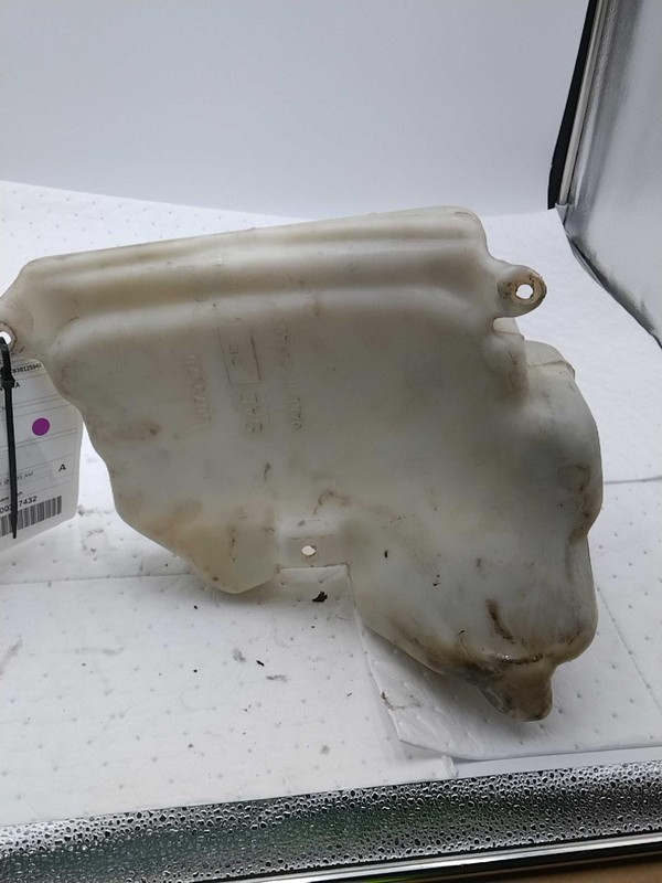 2003 Chevrolet S10 Washer Fluid Reservoir OEM Tan 4.30L 148K Miles NJ25-22605
