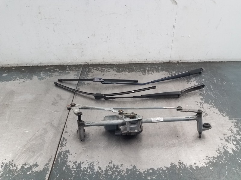 2013 Volkswagen Golf R AWD Windshield Wiper Motor / Arms #16682 M5