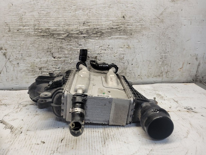 Intercooler 2.0L Rear Fan Shroud Mounted Fits 18-22 VELAR 1633085