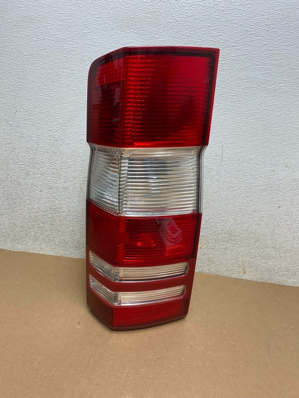 2010-2018 Mercedes Sprinter Right Passenger Rh Tail Light O7581 DW