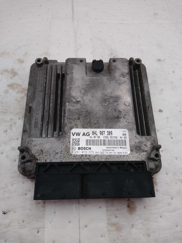 2015 Volkswagen Golf Engine Control Module ECM 04L906021D OEM Used 137K