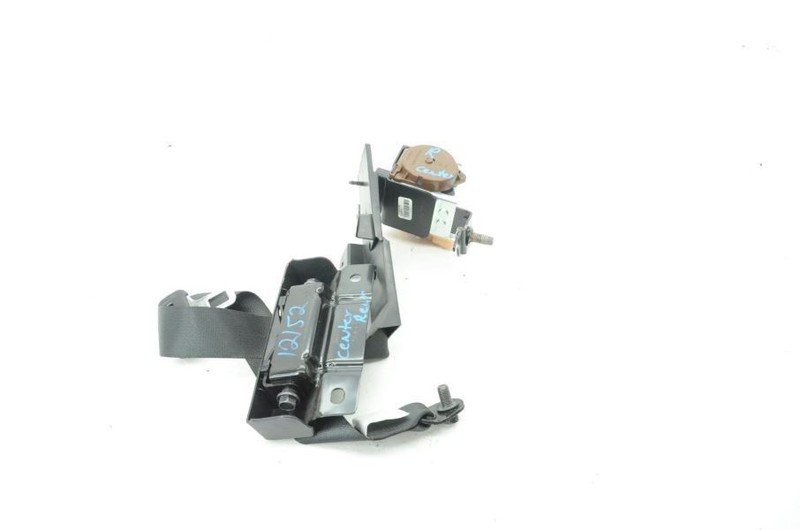2017-2020 Nissan Titan 5.6L 4x4 Center Rear Seat Belt Retractor