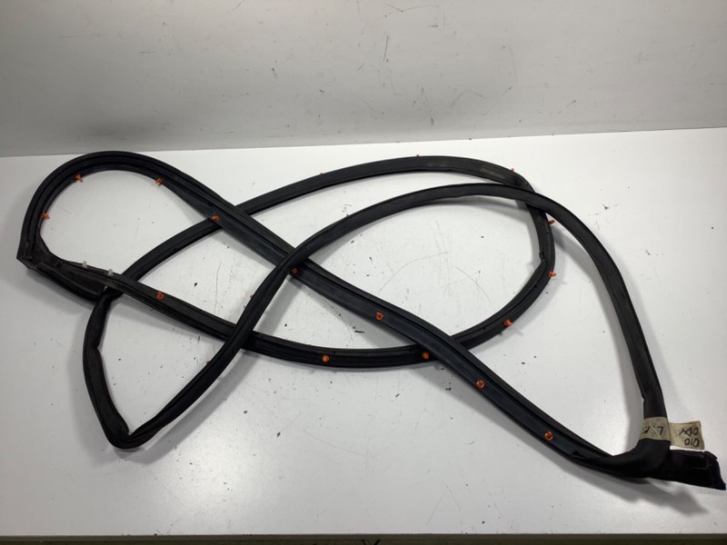 05-010 Honda Odyssey Left Front DoorSeal Weatherstrip 72365-SHJ-A01 OEM