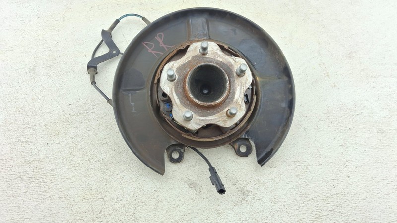 2017 - 2019 NISSAN ROGUE SPORT REAR RH SIDE SPINDLE KNUCKLE HUB OEM