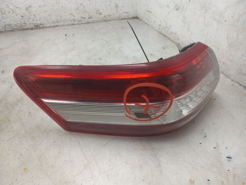 10 11 TOYOTA CAMRY DRIVER LEFT TAIL LIGHT
