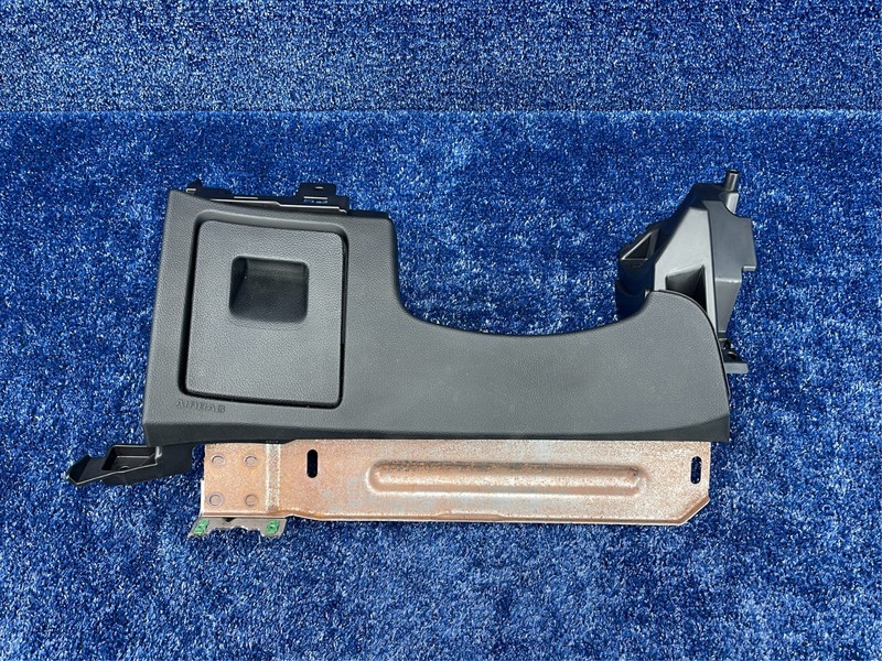 16-19 BUICK CASCADA PREMIUM Instrument Panel Knee Bolster OEM 22869767