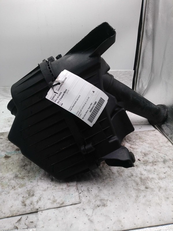 2011 GMC Acadia Air Cleaner Assembly OEM 25947086 Used 135K Miles Black