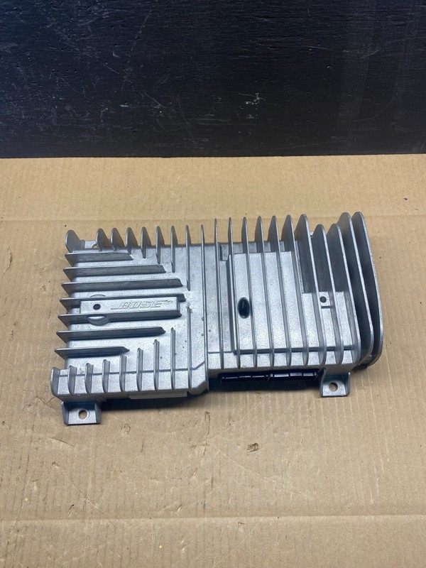 2011 - 2012 Infiniti M37 Bose Stereo Radio Audio Amplifier 320469-0070 ad1516 DG