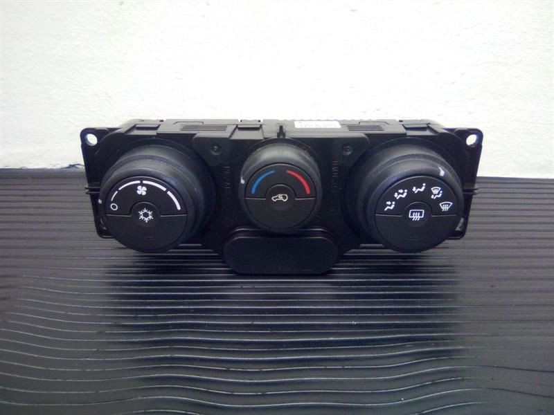 2006 Chevrolet Equinox A/C AC Temperature Control W/O Heated Seat OEM 15842234