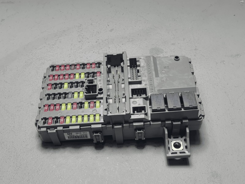 2018-2019 HONDA ACCORD CABIN POWER DISTRIBUTION FUSE RELAY BLOCK OEM
