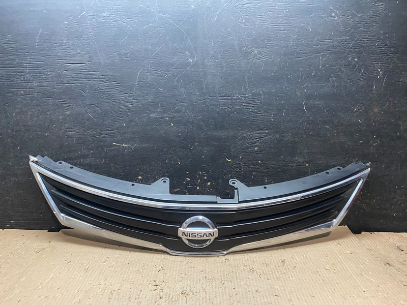 2010 to 2012 Nissan Versa Hatchback Front Upper Grill Grille OemX9379 DG