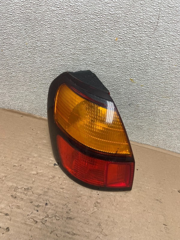 2001 to 2004 Subaru Legacy Outback Left Driver LH Tail Light AB0802 LK