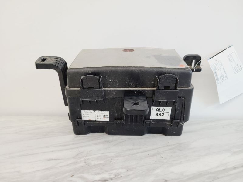 Fuse Box Engine US Market VIN 4 8th Digit Fits 15 K900 571051