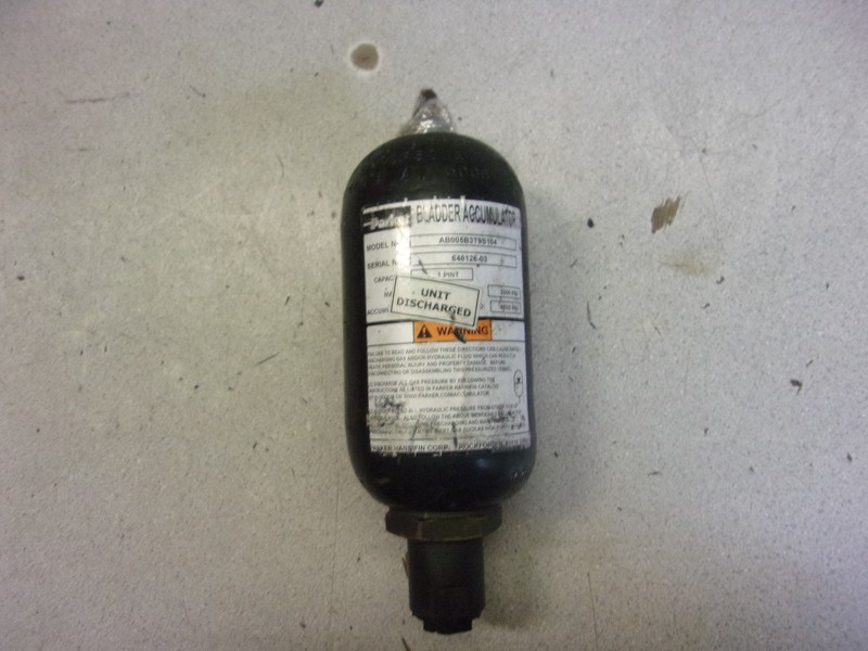 Parker AB005B3T9S104 Bladder Accumulator *FREE SHIPPING*