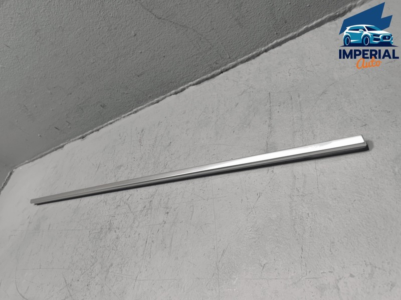 2017 - 2025 AUDI Q7 FRONT RIGHT SIDE DOOR WINDOW GLASS BELT MOLDING OEM