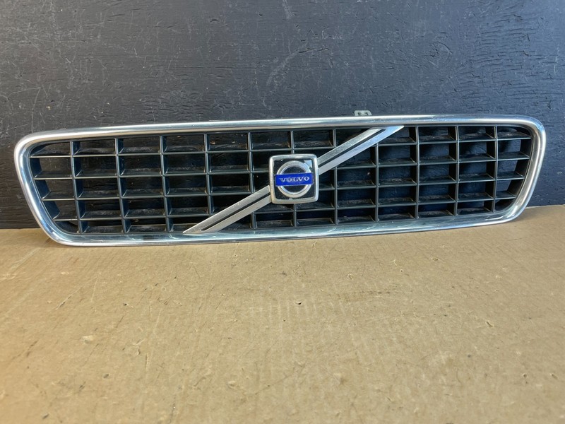 2005 2006 2007 Volvo S40 Front Upper Grille Grill 08620116 OEM AD5725 DW