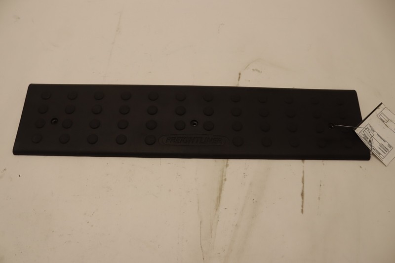 2008-2017 FREIGHTLINER CASCADIA 125 DOOR SILL STEP PLATE SCUFF PANEL COVEROEM