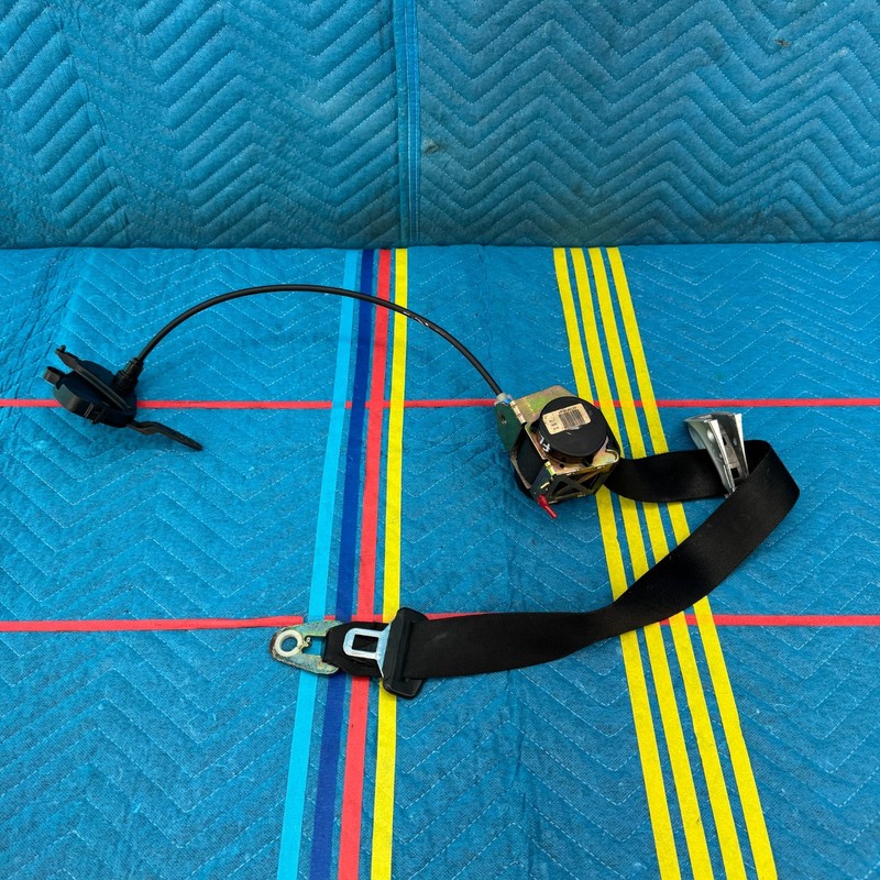 2001–2006 BMW 330Ci E46 Front Driver Seat Belt OEM 5607114330