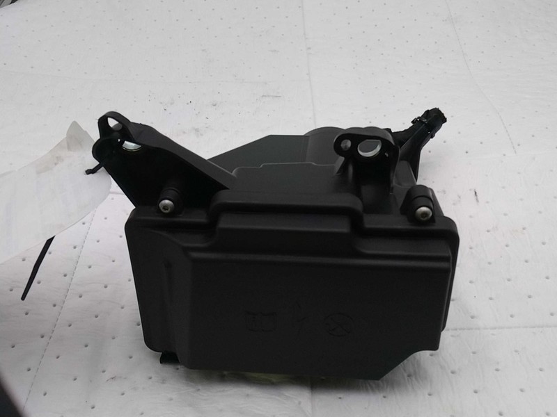2022 Mercedes-Benz GLC-Class OEM Fuse Box 2135404578 - 51K Miles