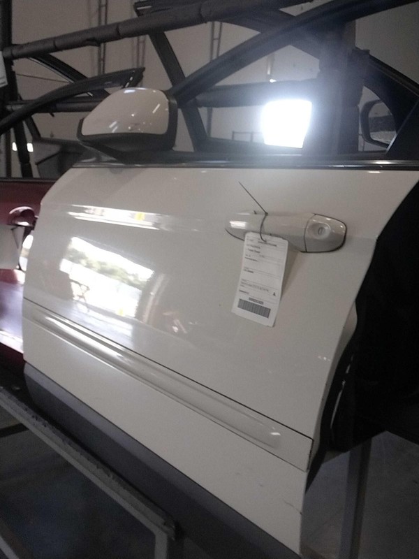 2007-2008 Chrysler Pacifica Left Door White OEM 138973, 63K Miles, 4DR SUV