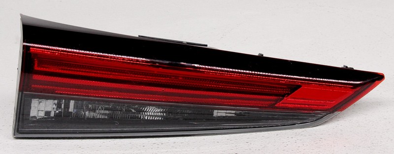 OEM Toyota Highlander Left Driver Side Liftgate Tail Lamp 81590-0E180 Lens Chip