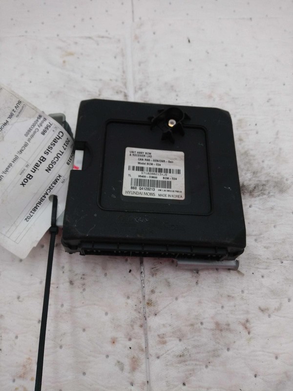 2017 Hyundai Tucson Body Control Module OEM 95400D3600 - 76K Miles