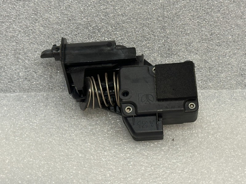 97-06 Jaguar X100 XK8 XKR Gas Fuel Filler Door Lid Lock Latch Actuator OEM 80k