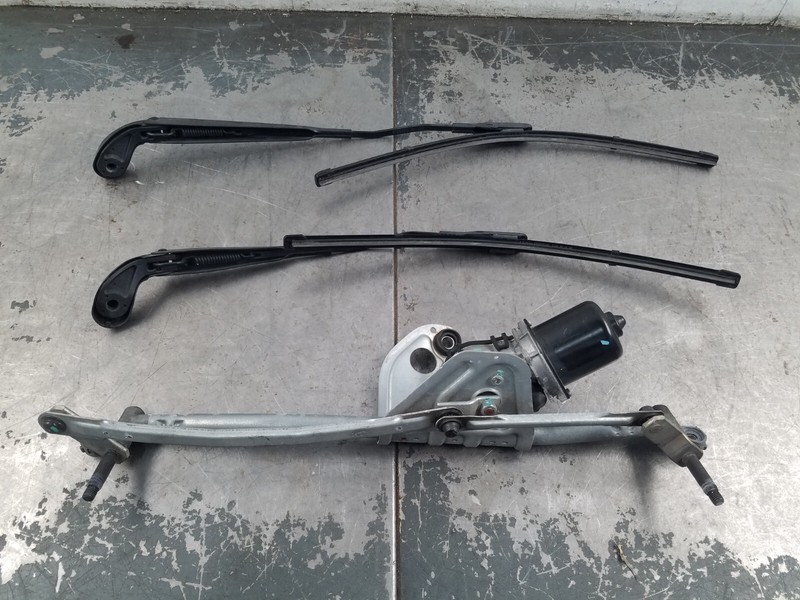 2012 Mini Cooper John Works Coupe Windshield Wiper Motor / Arms #1249 L2