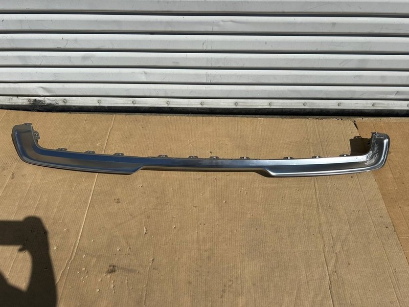 ✅ 22-24 Rivian R1S Rear Bumper Silver Center Molding Trim PT00003375 /cracked