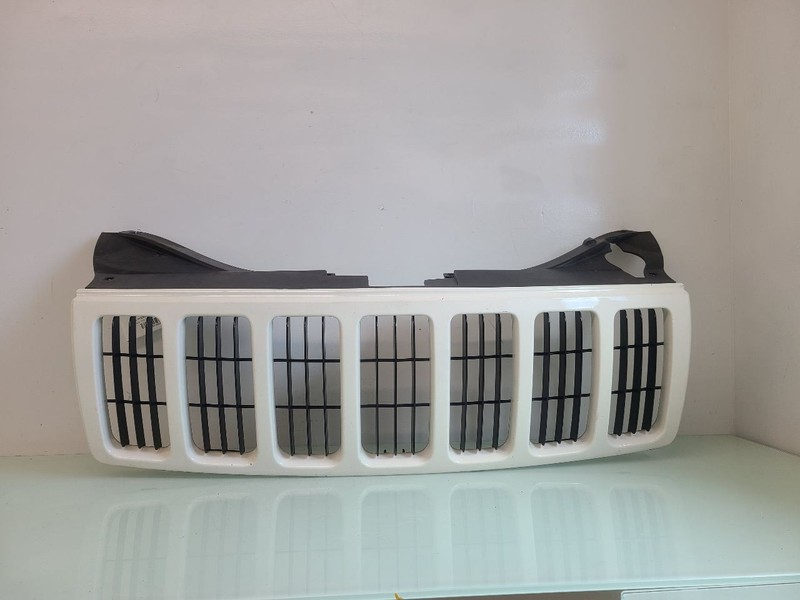Grille Laredo Painted Fits 05-07 GRAND CHEROKEE 566241