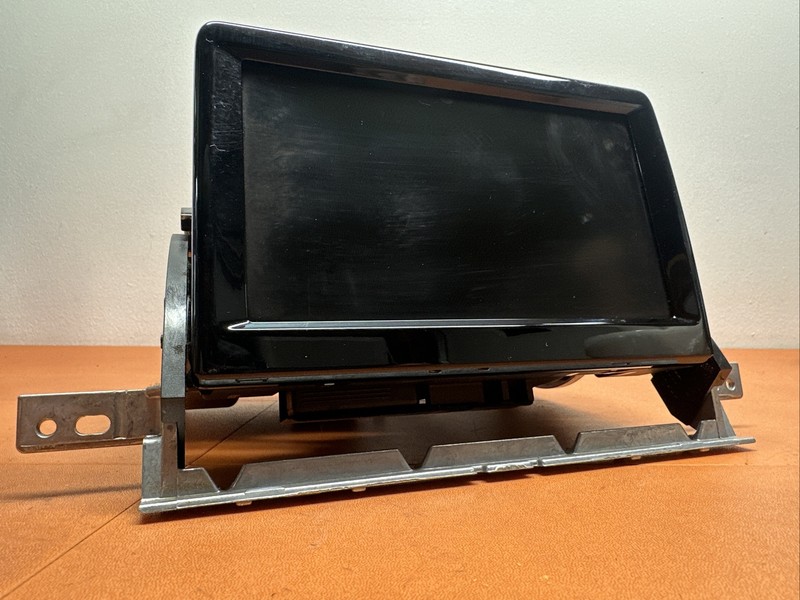 4E0 857 273 F | 2005 - 2010 AUDI A8 DASH INFORMATION NAVIGATION SCREEN DISPLAY