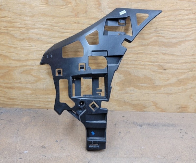 2014 - 2017 MERCEDES S550 FRONT LEFT SIDE BUMPER MOUNT BRACKET SUPPORT OEM