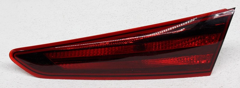 OEM Hyundai Elantra Sedan Right Passenger Side Halogen Tail Lamp Lens Chipped