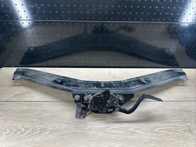 03-12 Maserati Quattroporte M139 Hood Lock Latch Mechanism Leveler Tie Bar OEM