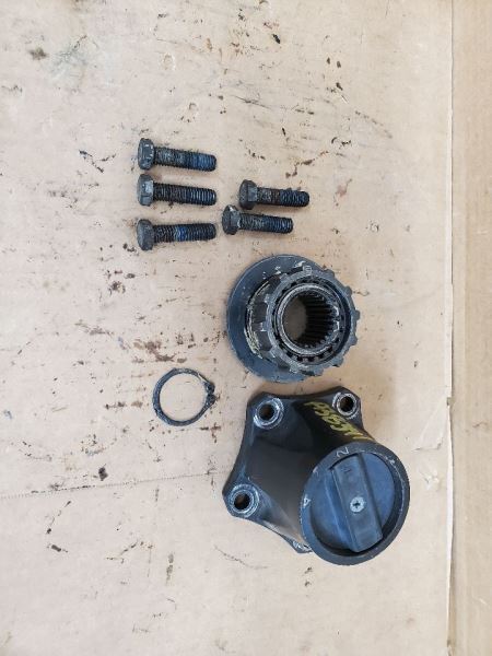 CJ1984 Locking Hubs 273704