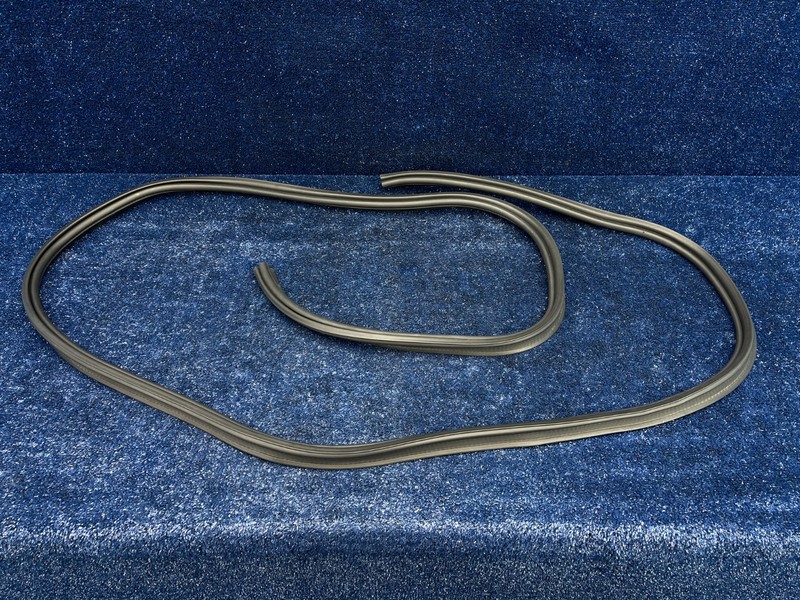 2017–2019 Cadillac XT5 trunk opening weatherstrip seal OEM