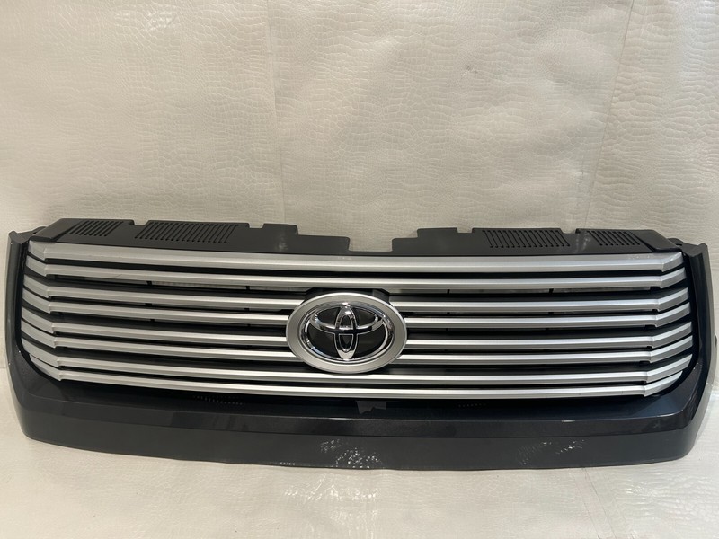 OEM 2014-2017 TOYOTA TUNDRABUMPER GRILLE W/ EMBLEM53114 0C120/30