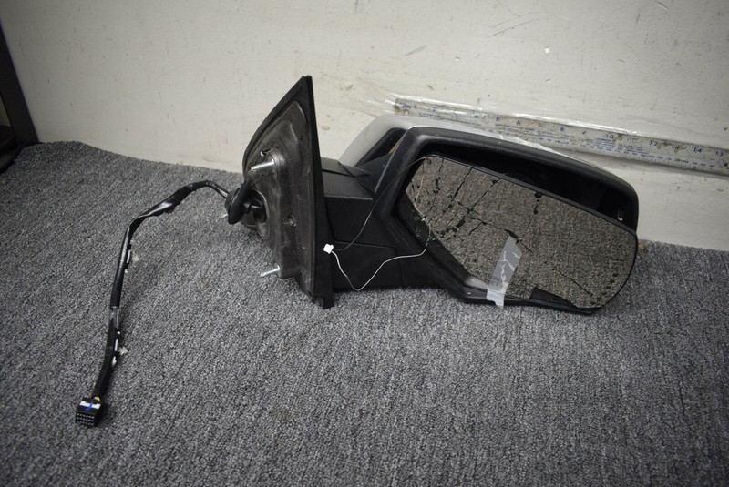 2014-2018 GMC SIERRA RIGHT SIDE MIRROR FACTORY OEM