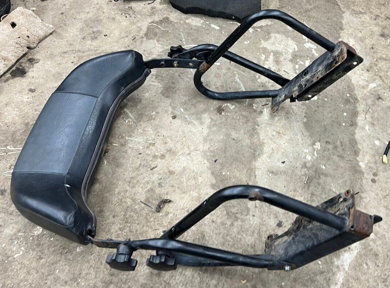 Yamaha Snowmobile Venture 500 600 700 Backrest 8CW-24790-10-00