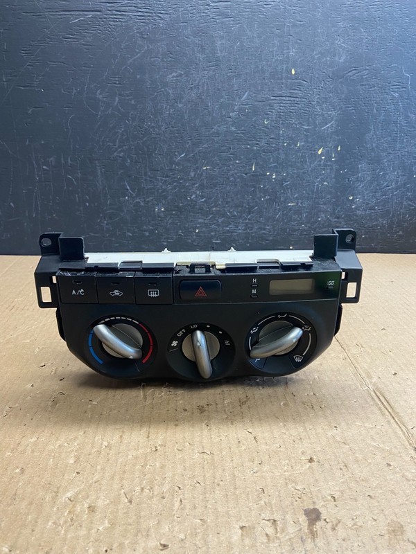 2001 - 2003 Toyota RAV4 A/C Heater Climate Control Unit Switch ae3938 DG