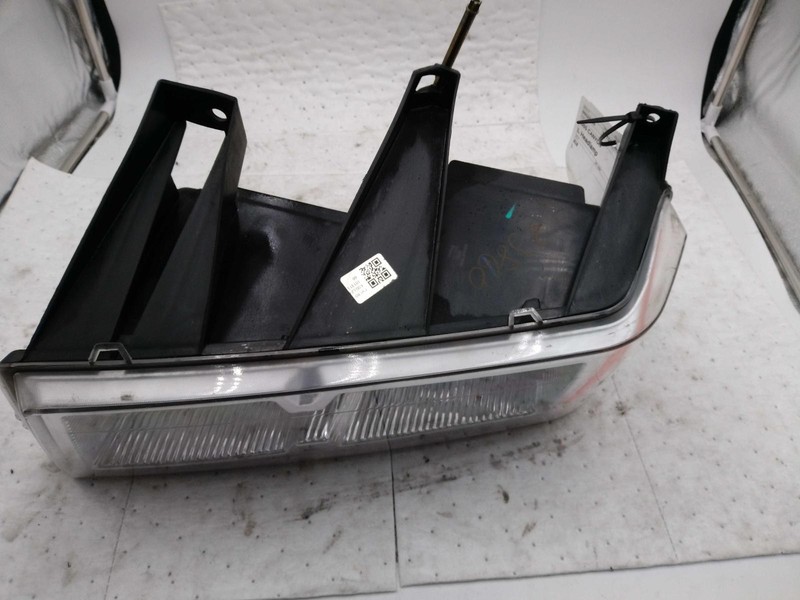 2005 GMC Canyon Left Headlight Assembly White OEM 79477 Used 95K Miles