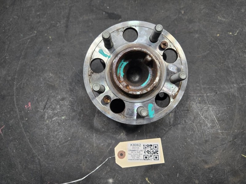 Front Right Wheel Hub 2022 Kia Stinger 51750-J5000 2018 2019 2020 2021 2023