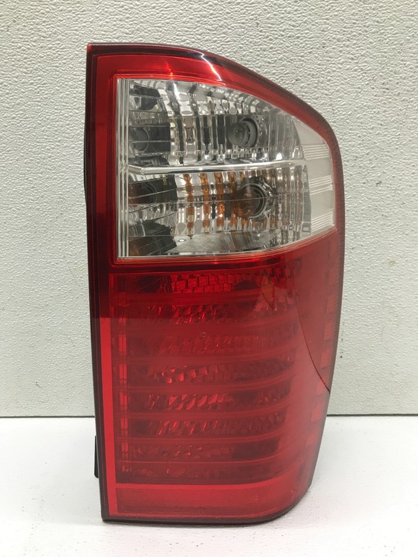 06-12 Kia Sedona Rear Right Passenger Tail Brake Light Lamp Taillight OEM