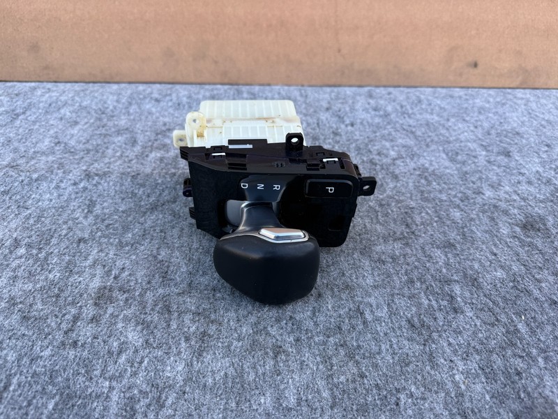 KIA STINGER 2018-2023 OEM CENTER CONSOLE AUTOMATIC FLOOR SHIFTER SELECTOR ASSY