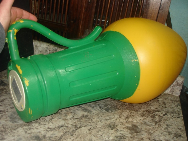 General Foam 28" Giant yellow C-7 Christmas Light Bulb Blow Mold Not Working