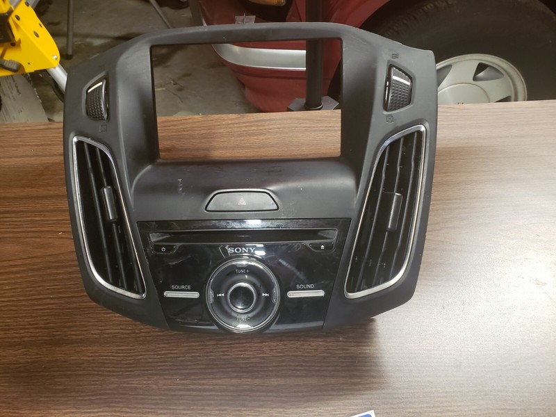 FORD OEM FOCUS FRONT RADIO STEREO HEADUNIT FACE SONY CONTROL12-18 has scratch