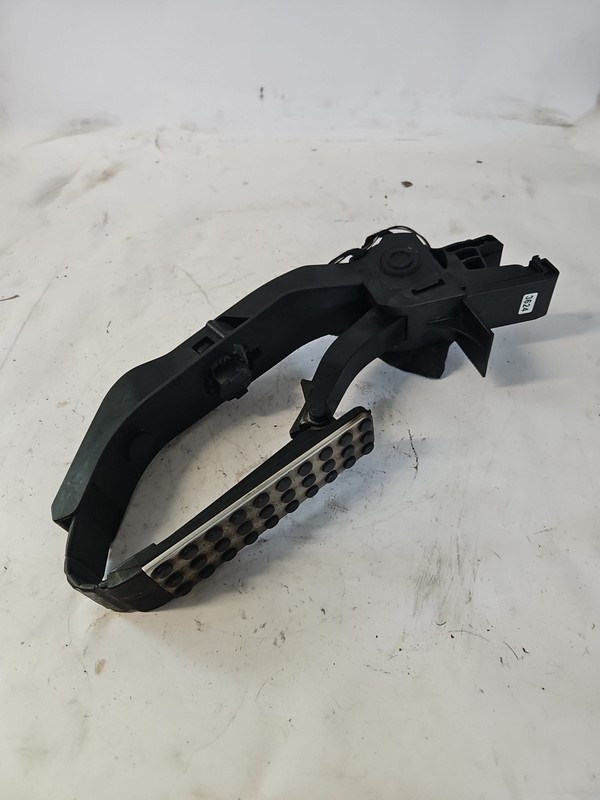 2002 Mercedes-Benz C230 kompressor Gas Accelerator Pedal 203-300-02-04