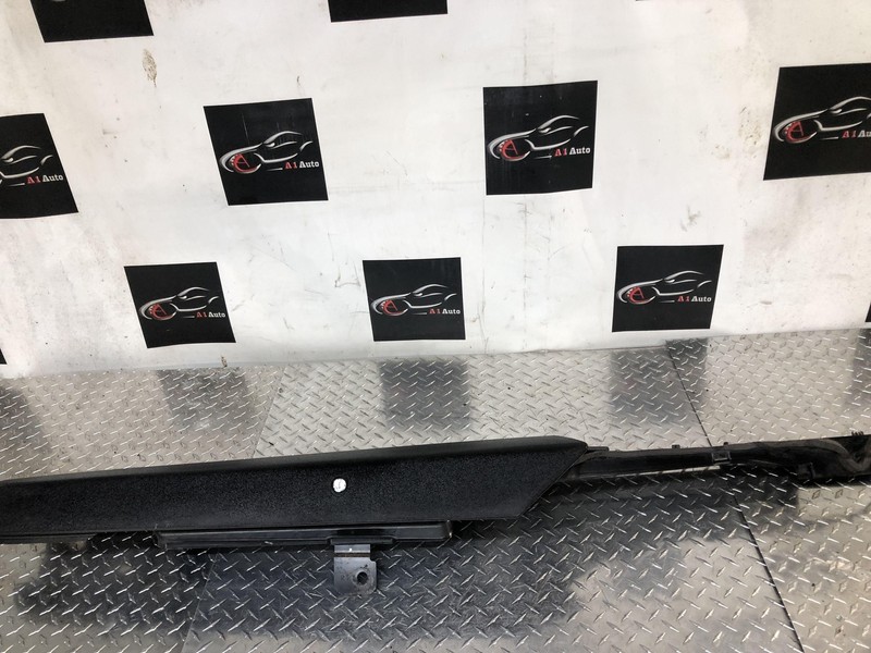 02-06 Chevrole Avalanche Passenger Side Storage Oem No Key Tested Oem